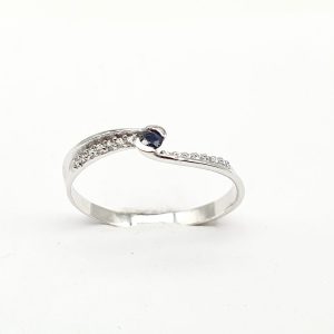 Sortija con Zafiro en oro blanco de 18 kilates  Ref 5792AZ