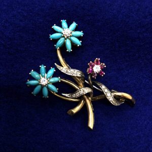Broche con brillantes y flores de rubí y turquesas montado en oro bicolor  de ley 18kts