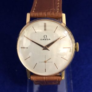 Reloj Omega Vintage con correa de piel genuina color marrón, en oro de ley 18 kts.