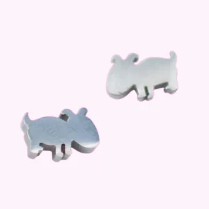 Pendientes para niñas, de Agallas, el perro cobarde, en acero antialérgico.