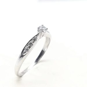 Sortija en oro blanco de 18 ktes  Ref 0636/B