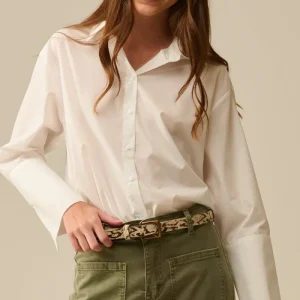 Camisa blanca de popelina con puños extra anchos