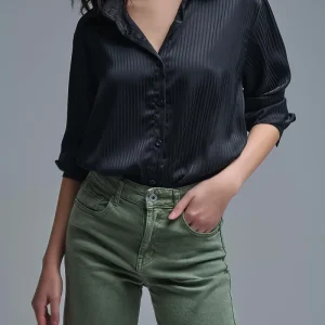 Elegante Camisa de Raso a Rayas Negras