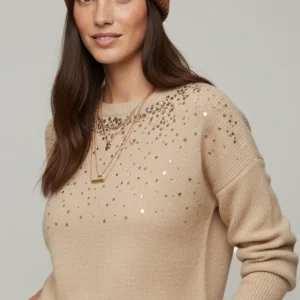 Jersey de punto suave color crema adornado con lentejuelas en la parte delantera