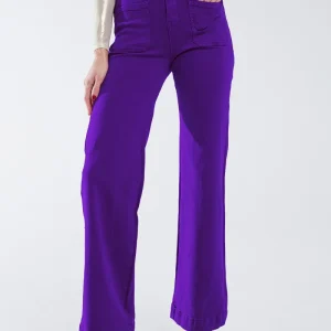 Vaqueros morados con grandes bolsillos delanteros